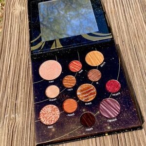 DiTO limited edition palette 🪐🌜